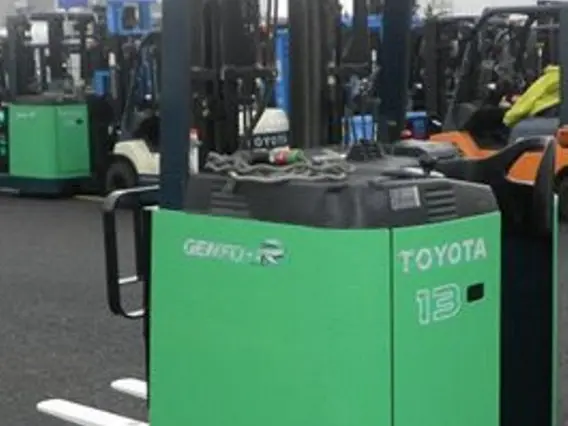 Вилочный погрузчик Toyota FORKLIFT 7FBRK13 2004 года б/у фото 2