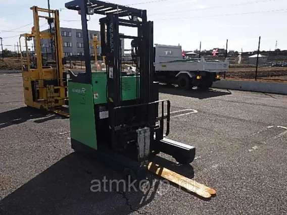 Вилочный погрузчик TOYOTA FORKLIFT 2005 года б/у