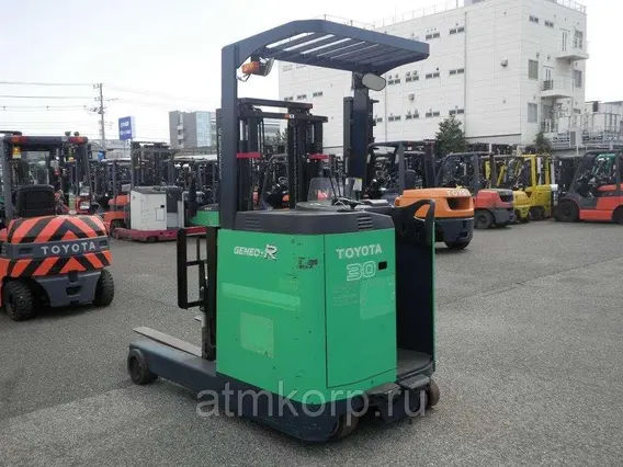 Вилочный погрузчик TOYOTA FORKLIFT 7FBR30 2011 года б/у фото 2