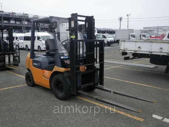Вилочный погрузчик Toyota FORKLIFT 7FG20 2003 года б/у