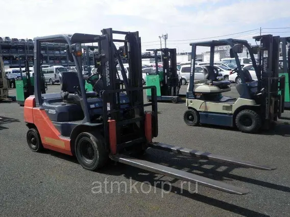 Вилочный погрузчик Toyota FORKLIFT 8FG25 2009 года б/у