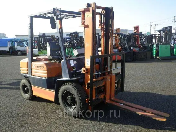 Вилочный погрузчик TOYOTA FORKLIFT 5FG25  б/у