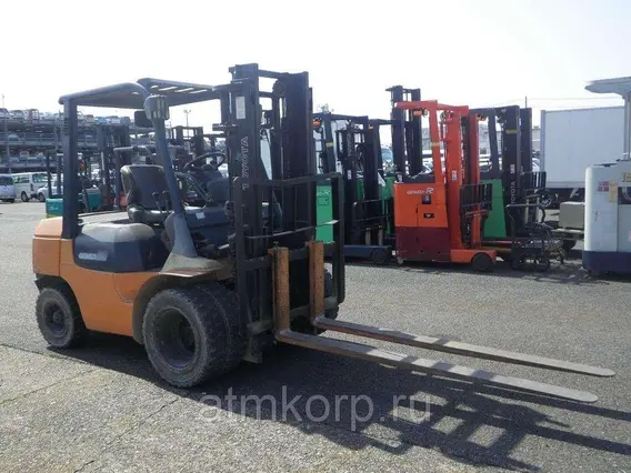 Вилочный погрузчик TOYOTA FORKLIFT 7FG30 2005 года б/у