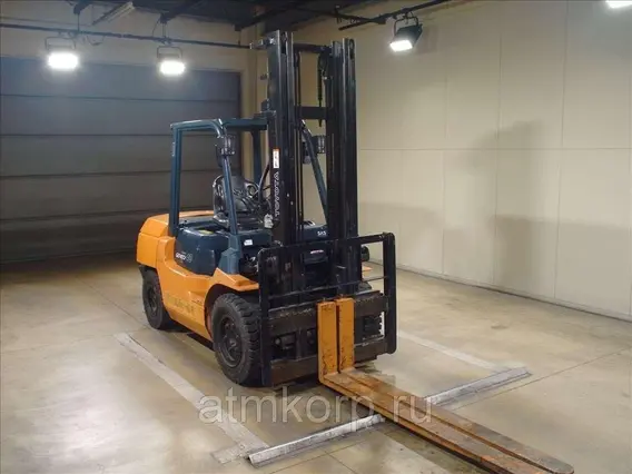 Вилочный погрузчик TOYOTA FORKLIFT 02-7FGK40 2000 года б/у