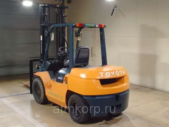 Вилочный погрузчик TOYOTA FORKLIFT 02-7FGK40 2000 года б/у фото 2