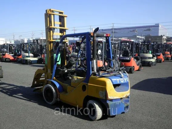 Вилочный погрузчик TOYOTA FORKLIFT 8FG30 2013 года б/у фото 2