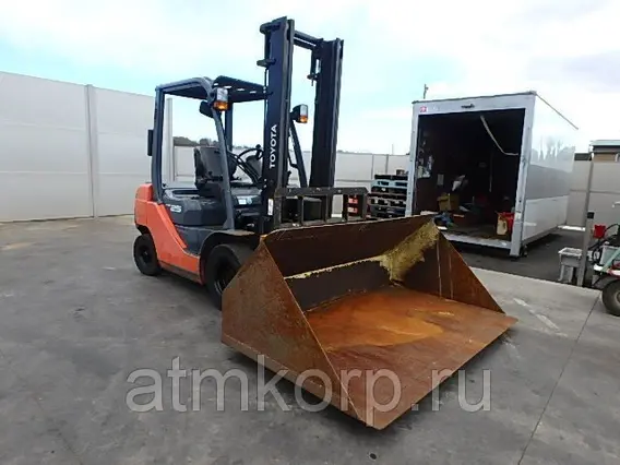 Вилочный погрузчик Toyota FORKLIFT 8FDL25 2015 года б/у фото 3