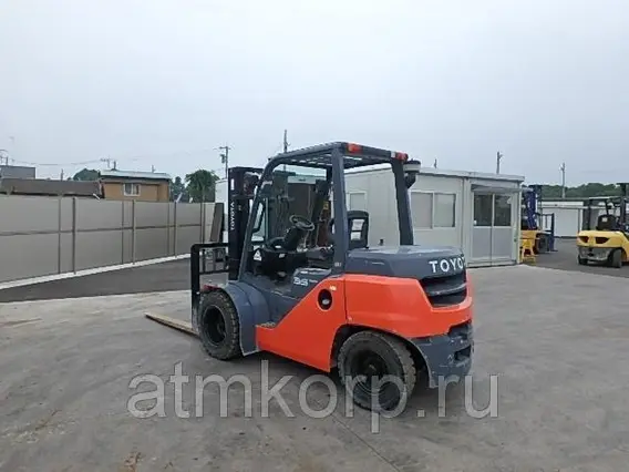 Вилочный погрузчик TOYOTA FORKLIFT 8FD35 2014 года б/у фото 4