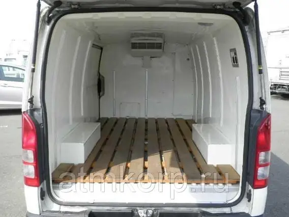 Микроавтобус TOYOTA HIACE VAN 2012 года б/у