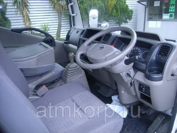 Тентованный грузовик Nissan ATLAS SQ2F24 2010 года б/у фото 4