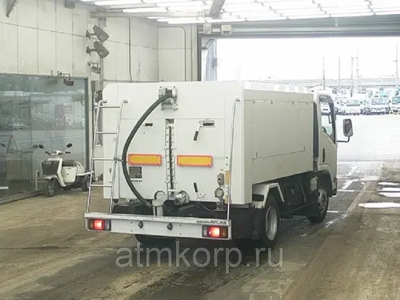 Вакуумная автоцистерна Nissan ATLAS APR75N 2010 года б/у фото 4