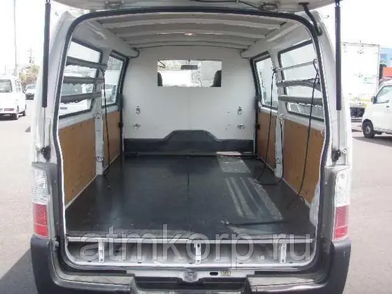 Микроавтобус Nissan CARAVAN VRE25 2010 года б/у
