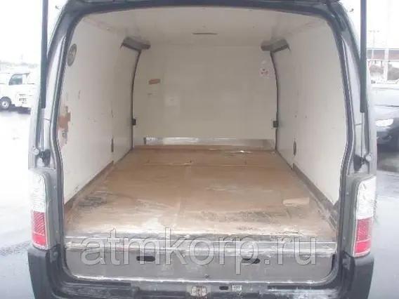 Изотермический фургон Nissan CARAVAN VRE25 2010 года б/у фото 2