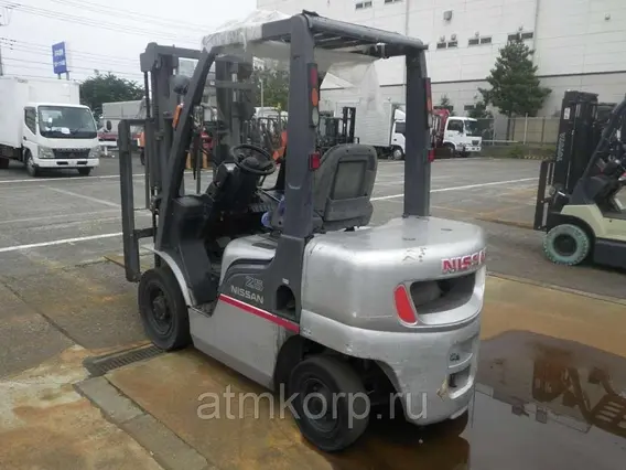 Вилочный погрузчик Nissan LYL02M25 2005 года б/у фото 2