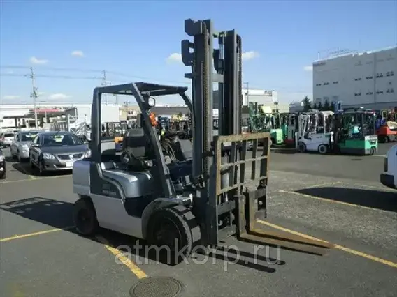 Вилочный погрузчик Nissan UGL02M30 2005 года б/у