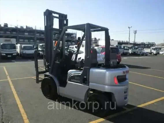 Вилочный погрузчик Nissan UGL02M30 2005 года б/у фото 2
