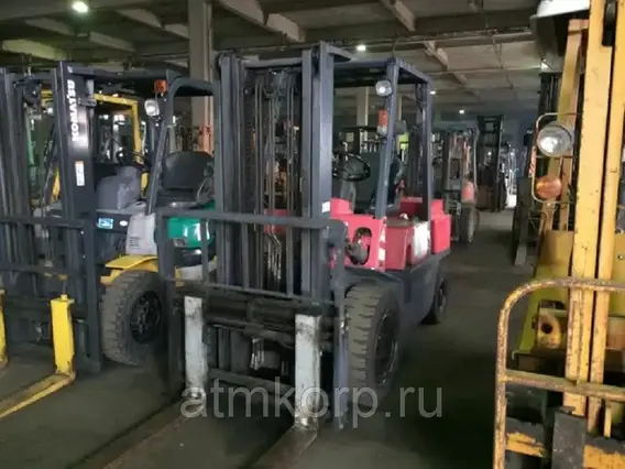 Вилочный погрузчик Nissan UGJ02 1990 года б/у