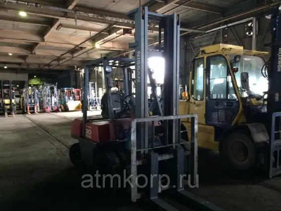 Вилочный погрузчик Nissan FGJ02 2000 года б/у
