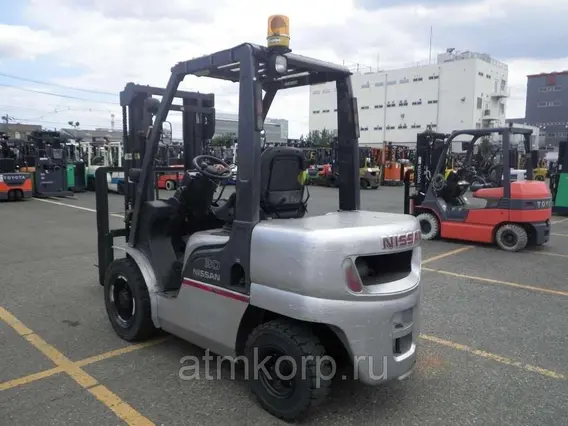 Вилочный погрузчик Nissan YGL02A30 2005 года б/у фото 2