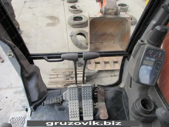 Экскаватор Hitachi ZX200 2006 года б/у фото 13