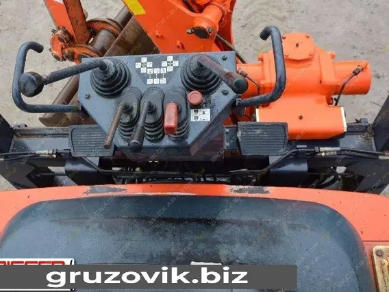 Экскаватор-погрузчик Kubota R420 2005 года б/у фото 9