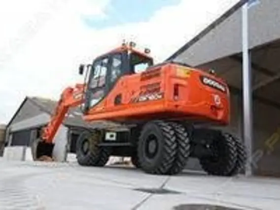 Фронтальный погрузчик Doosan DX160W 2017 года б/у