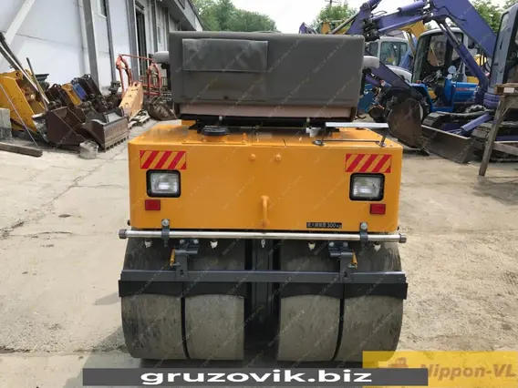 Дорожный каток Sakai TW500 2005 года б/у фото 4