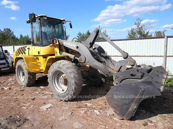 Фронтальный погрузчик Volvo L45 2003 года б/у фото 3