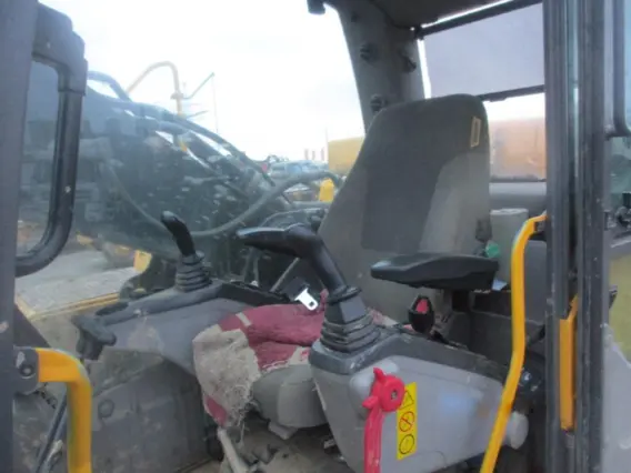 Экскаватор Volvo EC300DL 2014 года б/у фото 4