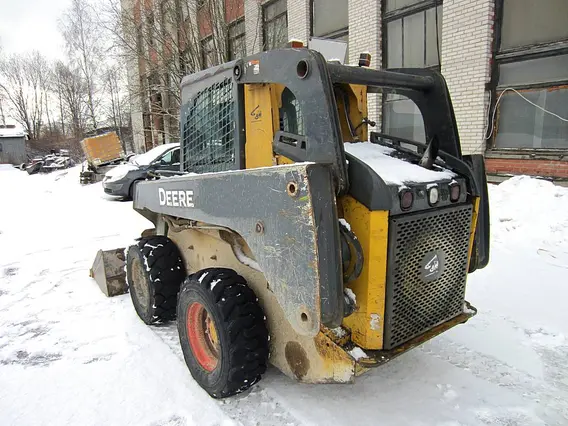 Фронтальный погрузчик John Deere 328 D 2010 года б/у фото 3