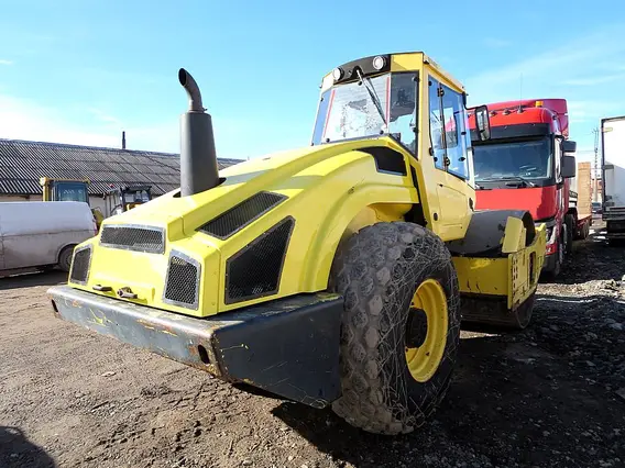 Дорожный каток Bomag BW 213 DH-4 2010 года б/у фото 3