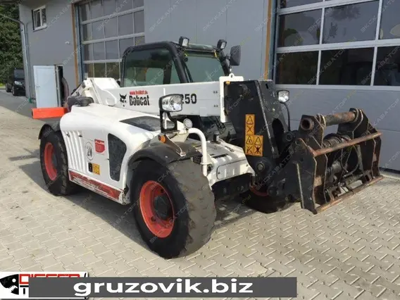 Телескопический погрузчик Bobcat T2250 2013 года б/у