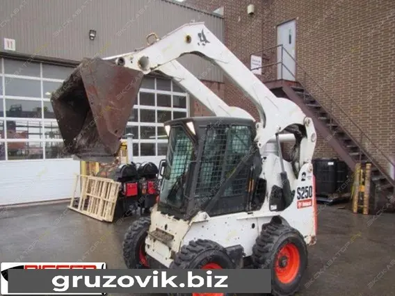 Экскаватор Bobcat S250 2006 года б/у фото 2