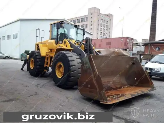 Фронтальный погрузчик Volvo L220F 2010 года б/у фото 2