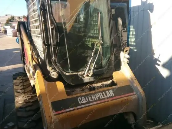 Фронтальный погрузчик Caterpillar 226В 2007 года б/у