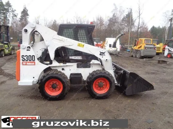 Фронтальный погрузчик Bobcat S300 2007 года б/у фото 7