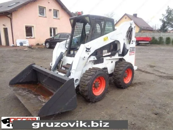 Фронтальный погрузчик Bobcat S300 2007 года б/у фото 2