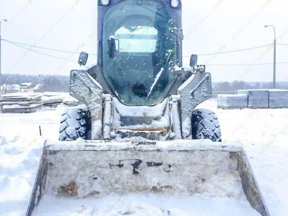 Фронтальный погрузчик John Deere 318d 2012 года новый фото 11