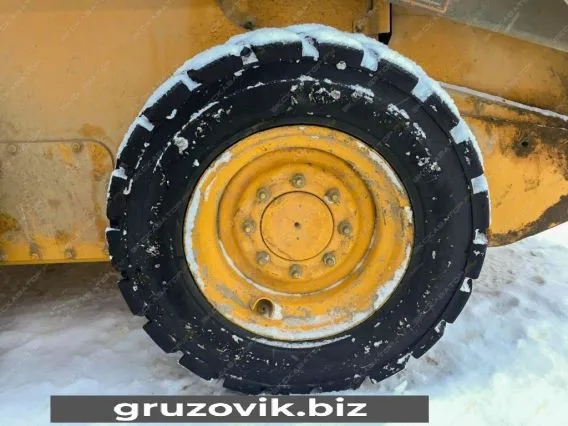 Фронтальный погрузчик John Deere 318d 2012 года новый фото 8