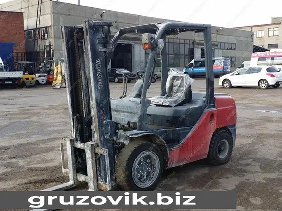Вилочный погрузчик Toyota 7FD35 2007 года б/у фото 2