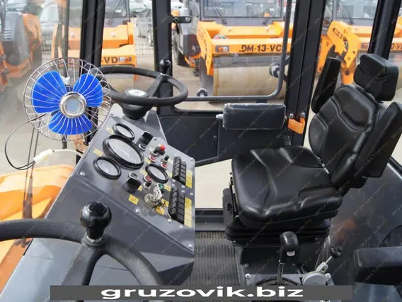 Дорожный каток ЗАВОД ДОРОЖНЫХ МАШИН DM-10-VC 2019 года б/у фото 2