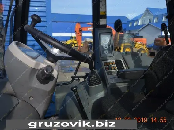 Экскаватор-погрузчик Komatsu WB93R 2011 года б/у фото 9