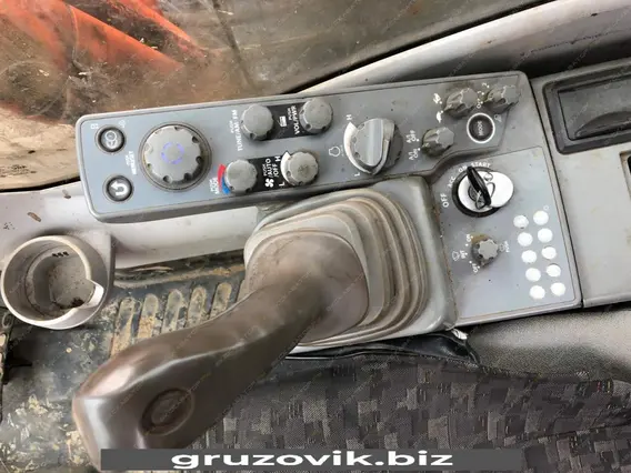 Экскаватор Hitachi ZX200-5G 2014 года б/у фото 8