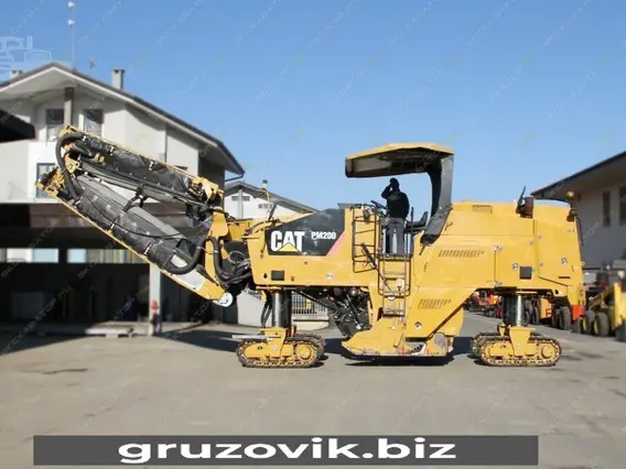 Дорожная фреза Caterpillar PM200 2013 года б/у