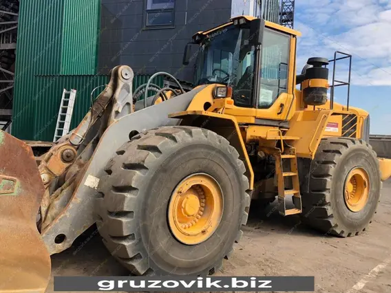 Фронтальный погрузчик Volvo L220F 2010 года б/у