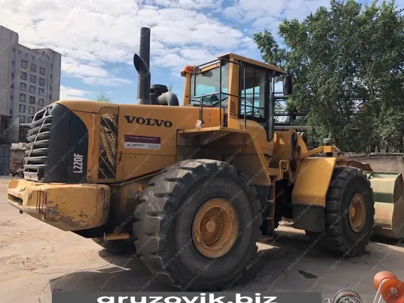 Фронтальный погрузчик Volvo L220F 2010 года б/у фото 2