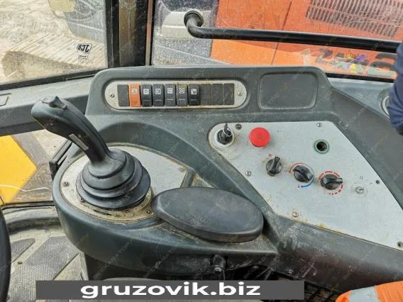 Фронтальный погрузчик JCB 456 ZX 2012 года б/у фото 8