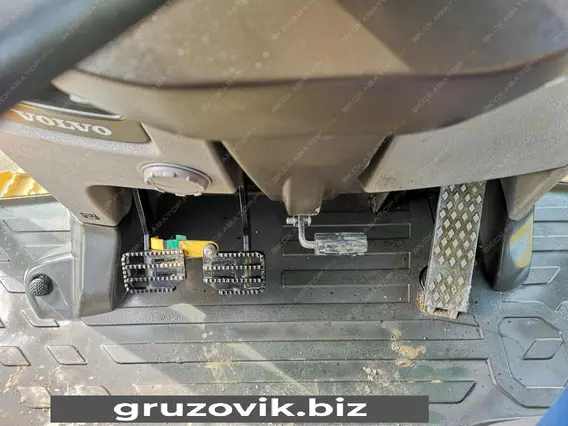 Экскаватор-погрузчик Volvo BL71 2014 года б/у фото 12