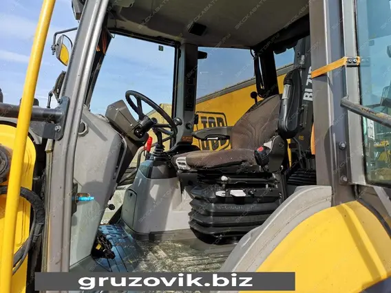 Экскаватор-погрузчик Volvo BL71 2014 года б/у фото 7