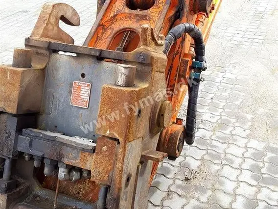 Экскаватор Hitachi ZX500 SLD 2004 года б/у фото 7
